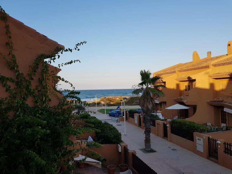 Chalet Adosado En La Playa De El Perellonet Con Piscina, Pista Tenis Valencia Exterior photo